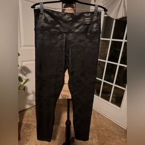 Simply Vera by Vera Wang camo leggings